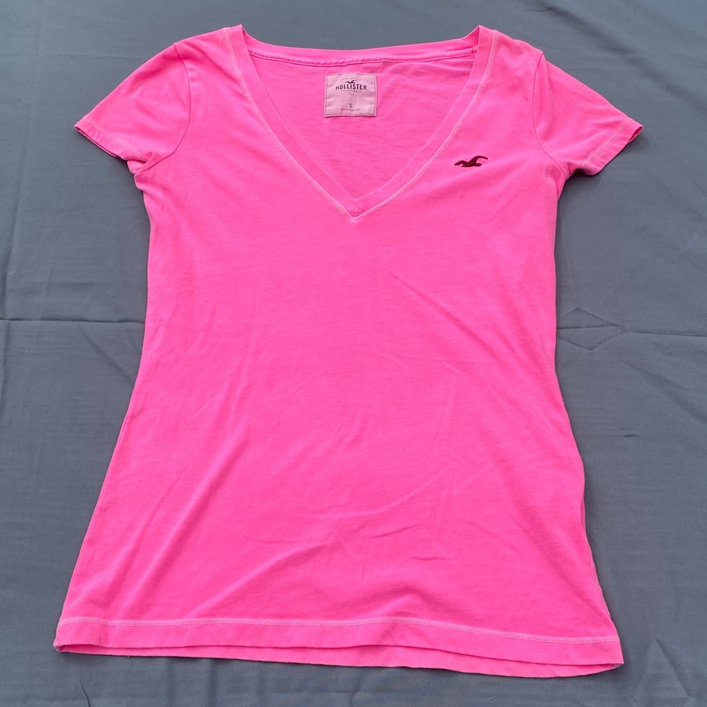 Hollister v-neck T-shirt
